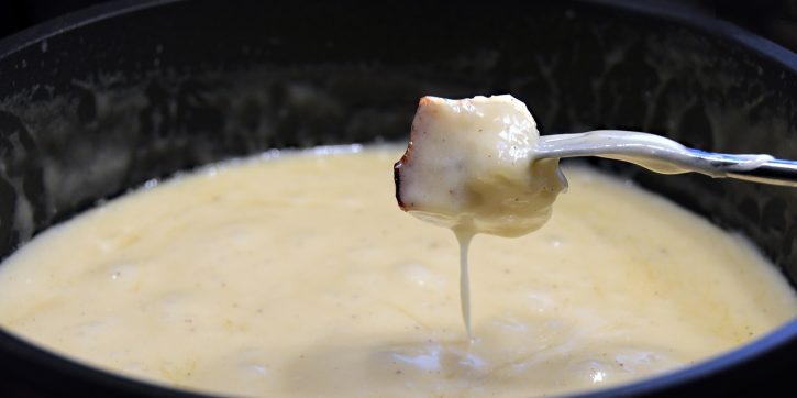 Cách làm sữa chua phô mai có lớp váng sữa