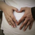 Mang thai 3 tháng đầu có nên quan hệ không?